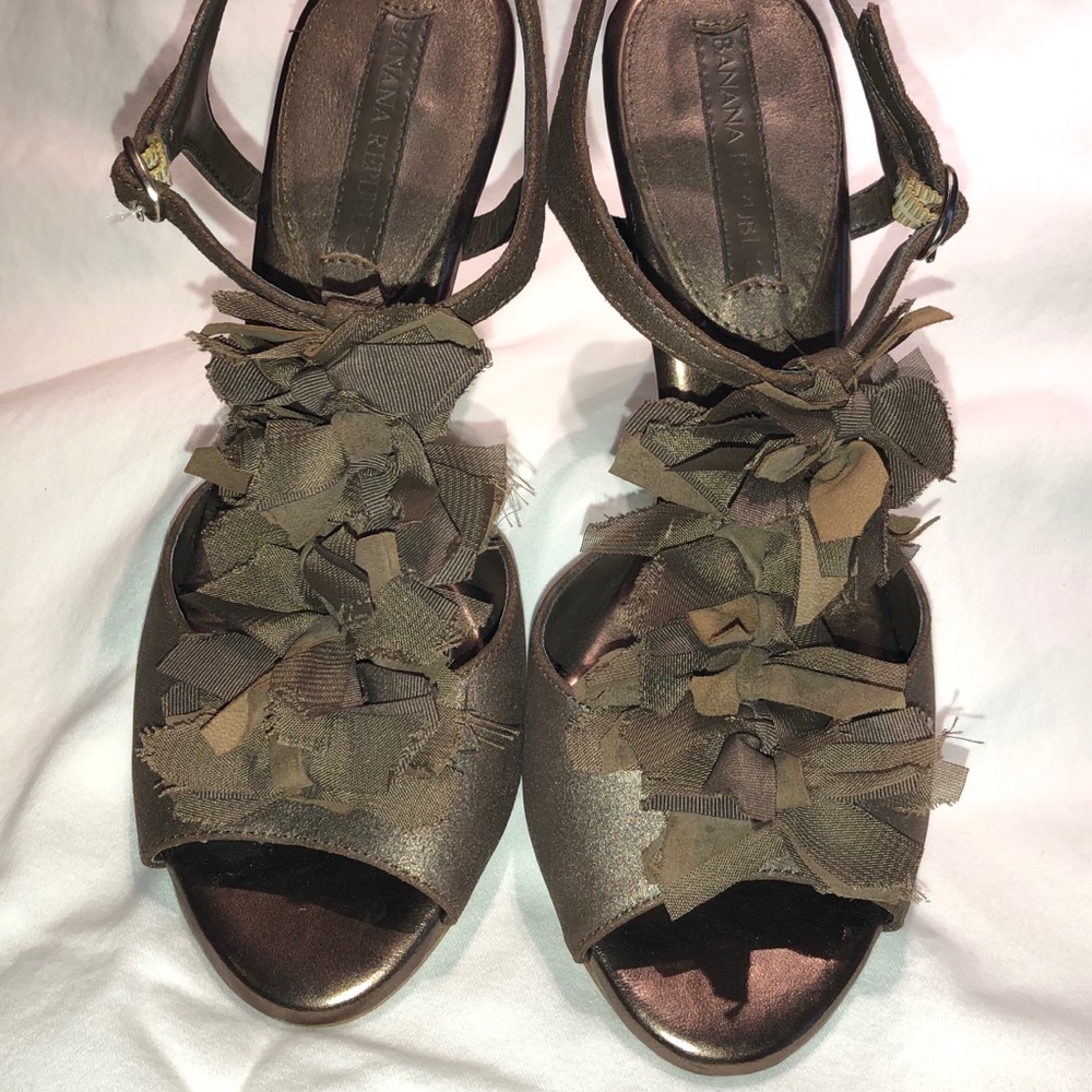 BR metallic brown 3” heels with peep-toe & strap - Picture 3 of 8